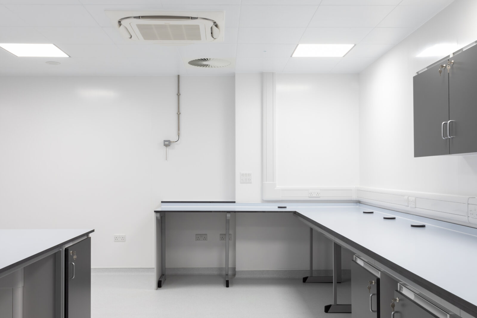 Pharmaceutical Laboratory Furniture with Trespa Worktops S+B